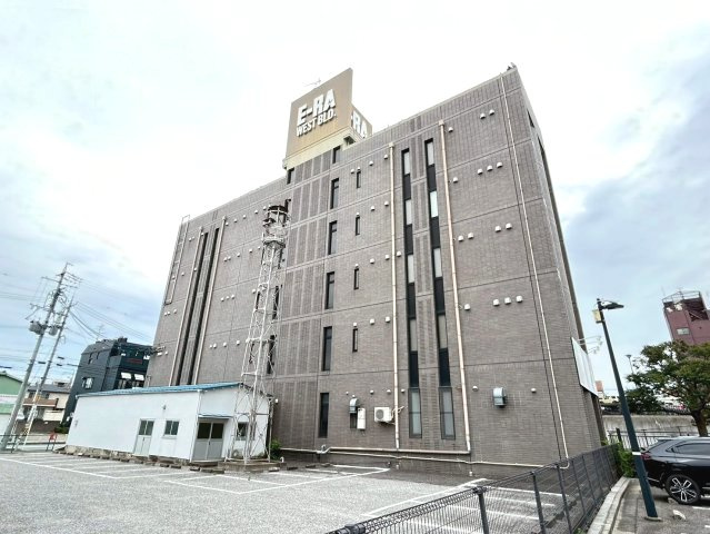 康生通り イーラウエストビルの外観