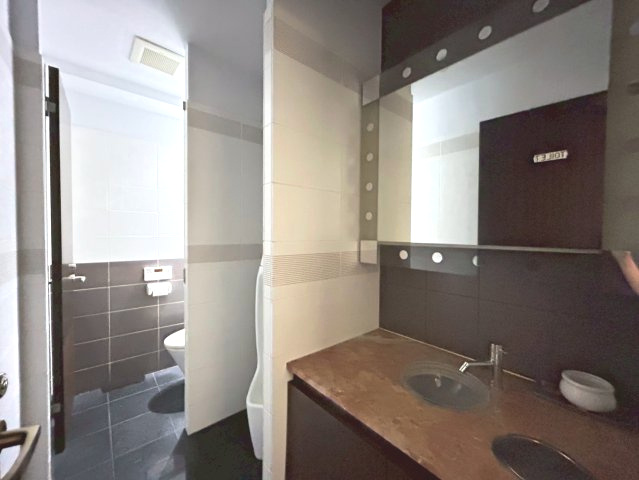 康生通り イーラウエストビルの内装