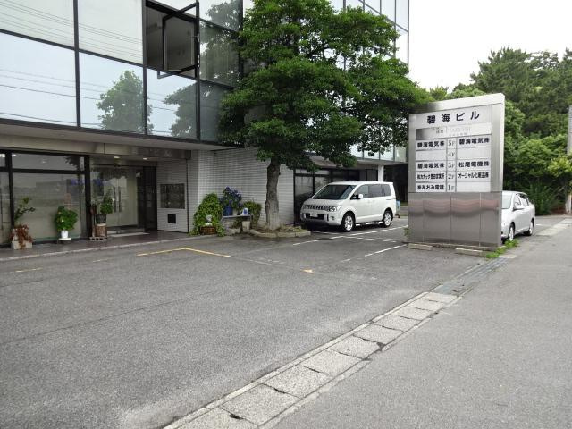 井杭山町 碧海ビルの駐車場