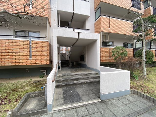 藤沢台第一住宅306棟のエントランス