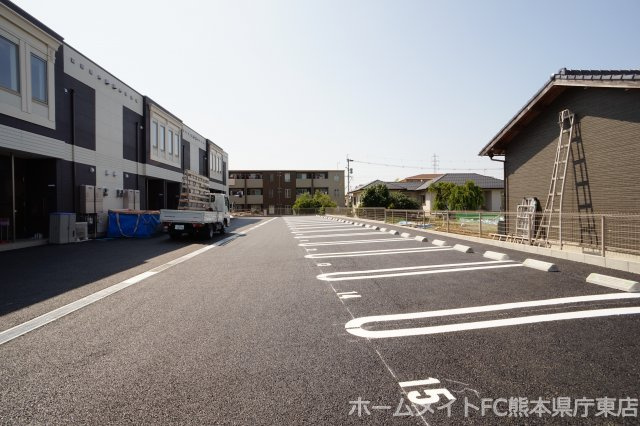 エレガンス益城の駐車場