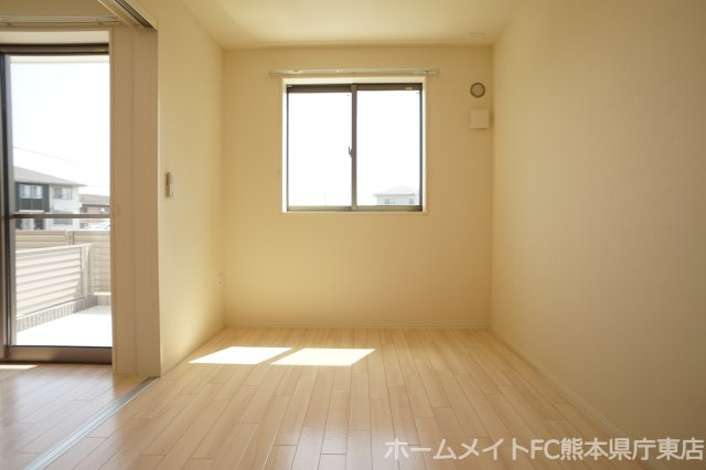 エレガンス益城の洋室