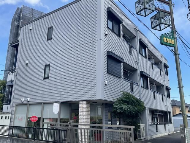 クレメントイシイの外観