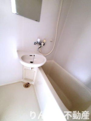 【独立洗面台】 | 第1メゾン吉岡 | 朝の支度にも助かる、独立の洗髪洗面化粧台