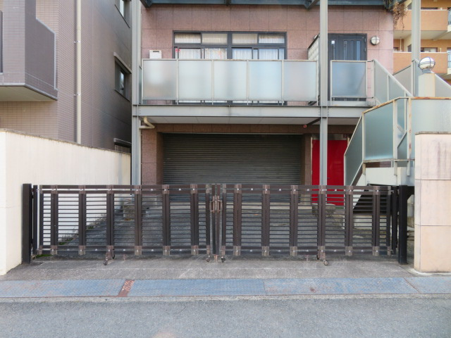 豊中市寺内１丁目の住付店舗の外観