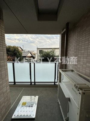 【バルコニー】 | ザ・ケンジントン・レジデンス上池台 | 暖かな日差しのふりそそぐバルコニー