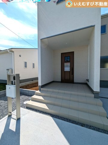 Livele Garden.S　鴻巣屈巣第3のエントランス