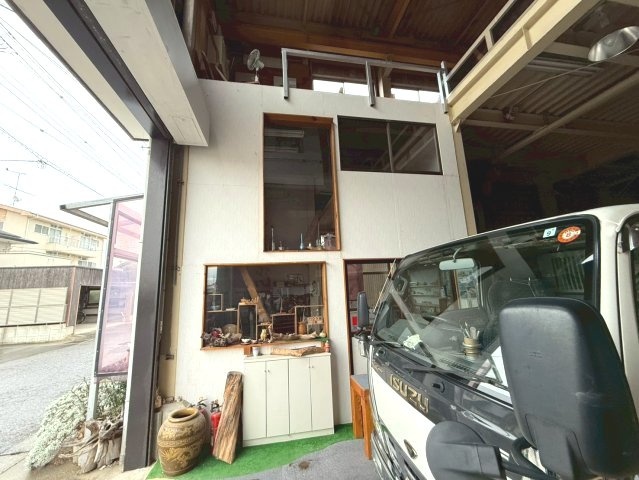 鶴ケ崎町貸倉庫工場の内装