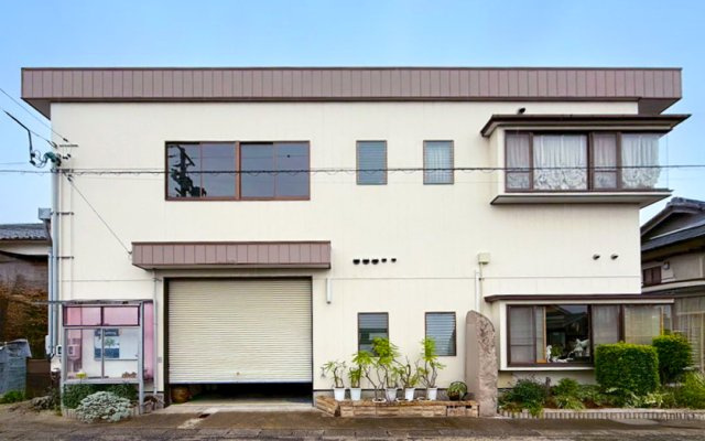 鶴ケ崎町貸倉庫工場の外観