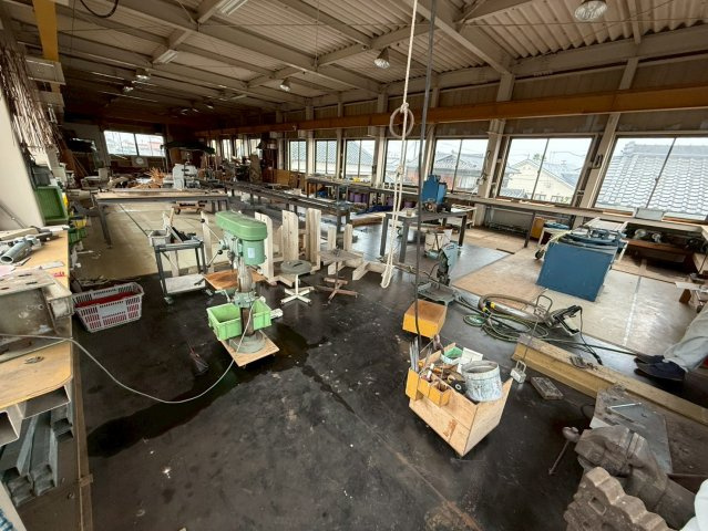 鶴ケ崎町貸倉庫工場の内装