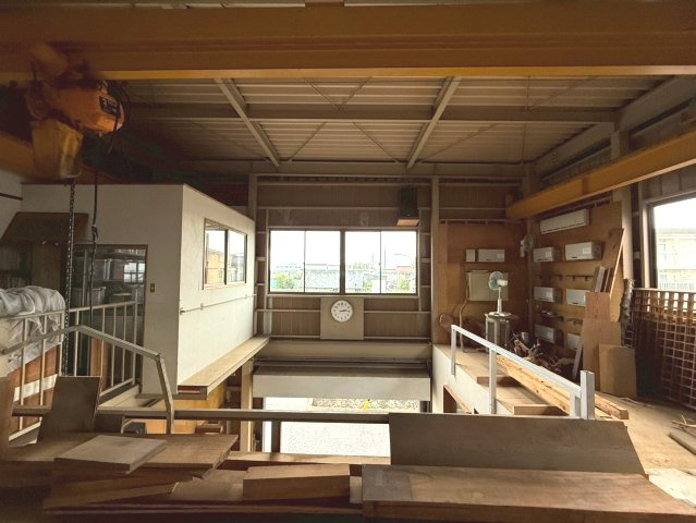 鶴ケ崎町貸倉庫工場の内装