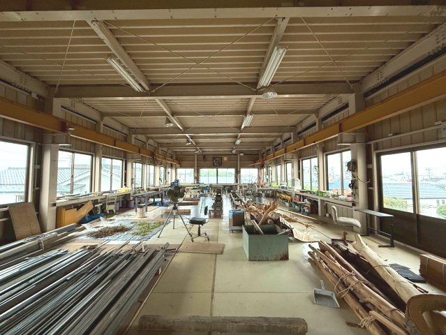 鶴ケ崎町貸倉庫工場の内装