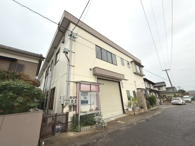 鶴ケ崎町貸倉庫工場の外観