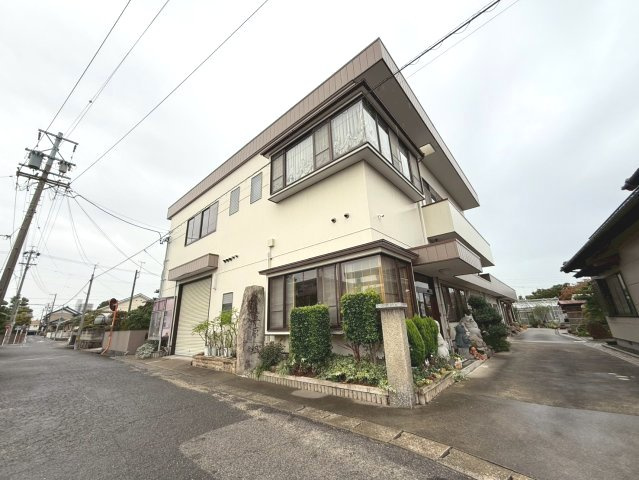 鶴ケ崎町貸倉庫工場の外観