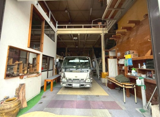 鶴ケ崎町貸倉庫工場の内装