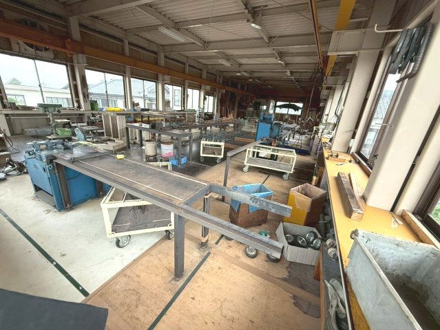 鶴ケ崎町貸倉庫工場の内装