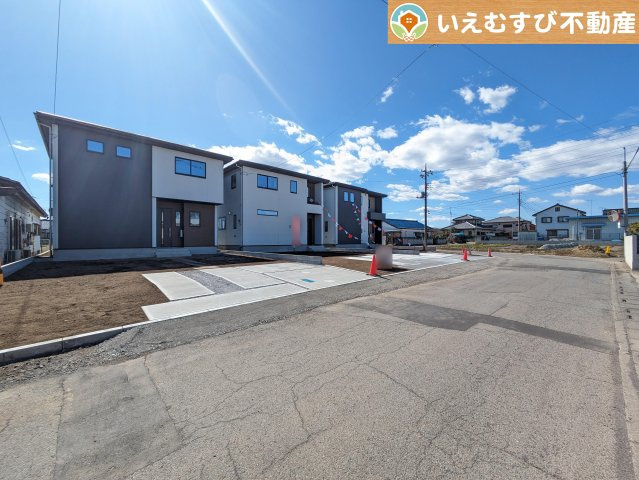 Zut PLUS　児玉郡上里町勅使河原5期の前面道路含む現地写真|充分な広さの前面道路
間口が広くお車の出し入れも問題なく行えるスペースが確保されています♪