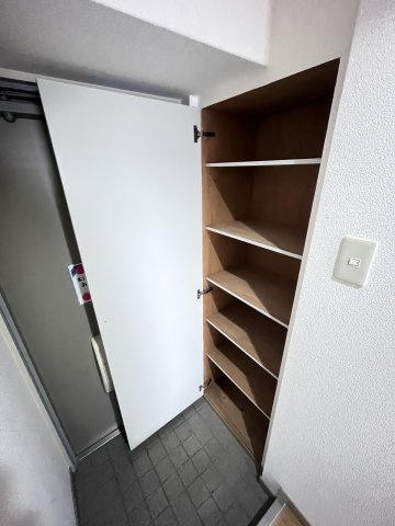 大阪市城東区今福東１丁目の賃貸マンションの玄関