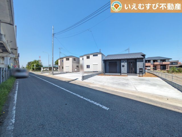 Livele Garden.S　上里町七本木第5の前面道路含む現地写真|充分な広さの前面道路
間口が広くお車の出し入れも問題なく行えるスペースが確保されています♪