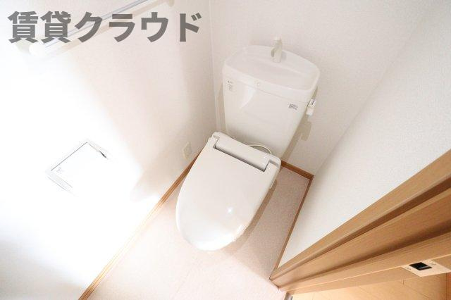 シャン・プレ・ロジュマンⅡのトイレ|白を基調とした清潔感のあるトイレ♪