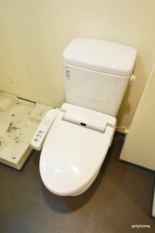 アスール江坂3rd 仲介手数料無料のトイレ