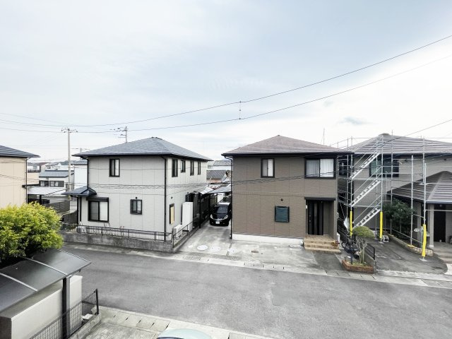 ハイツルミネの駐車場