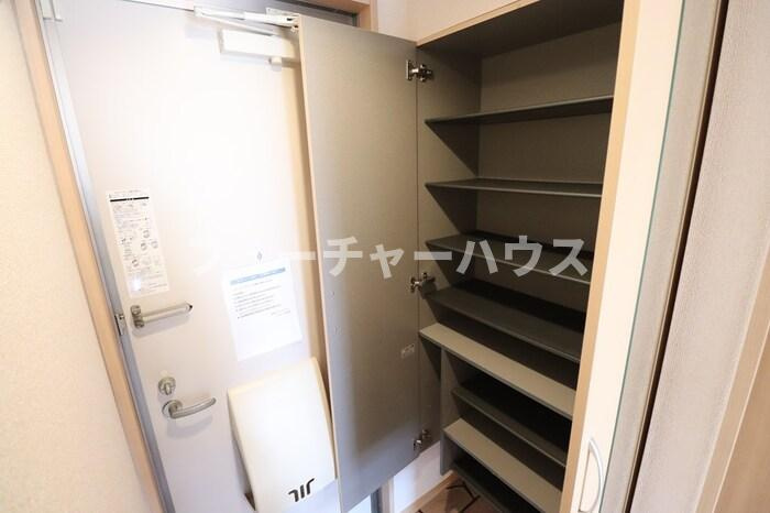 リヴェール見和の玄関