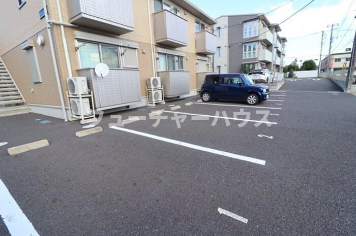 リヴェール見和の駐車場