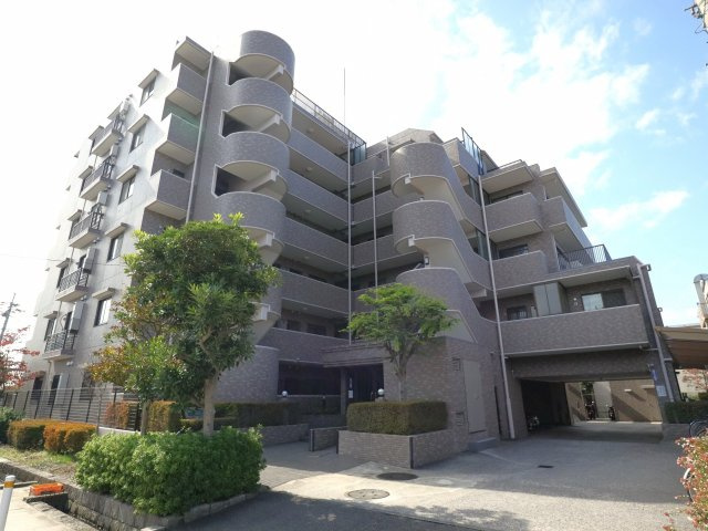 横浜小机北パークホームズ　(横浜市都筑区池辺町）♪の外観|横浜小机北パークホームズ　3LDK　ららぽーとやIKEAなどの大型店舗が生活圏に多数あり大変生活しやすい環境となっています。南向き角部屋の大変陽当りの良いお部屋です。オートロック　ペット飼育可能　

