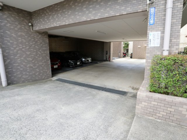 横浜小机北パークホームズ　(横浜市都筑区池辺町）♪の駐車場|カースペースがあります