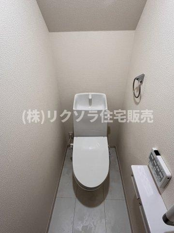 長栄寺町　一戸建てのトイレ|トイレ　ウォシュレット付
■物件内覧・資金計画相談・住宅ローン相談、リフォーム相談、お問合せ受付中■
※当日・翌日のご内覧、ご相談はお電話でのお問合せがスムーズです！