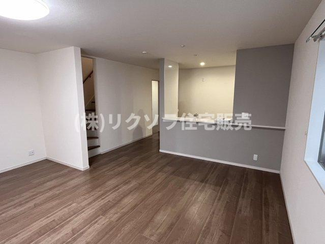 長栄寺町　一戸建ての居間・リビング|LDK18.0帖
■物件内覧・資金計画相談・住宅ローン相談、リフォーム相談、お問合せ受付中■
※当日・翌日のご内覧、ご相談はお電話でのお問合せがスムーズです！