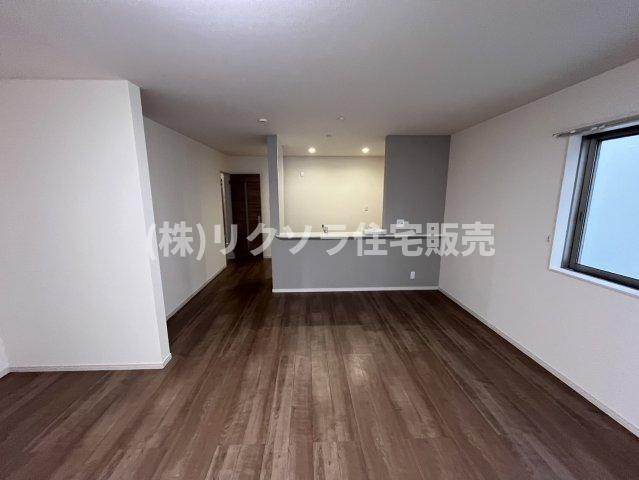 長栄寺町　一戸建ての居間・リビング|LDK18.0帖
■物件内覧・資金計画相談・住宅ローン相談、リフォーム相談、お問合せ受付中■
※当日・翌日のご内覧、ご相談はお電話でのお問合せがスムーズです！