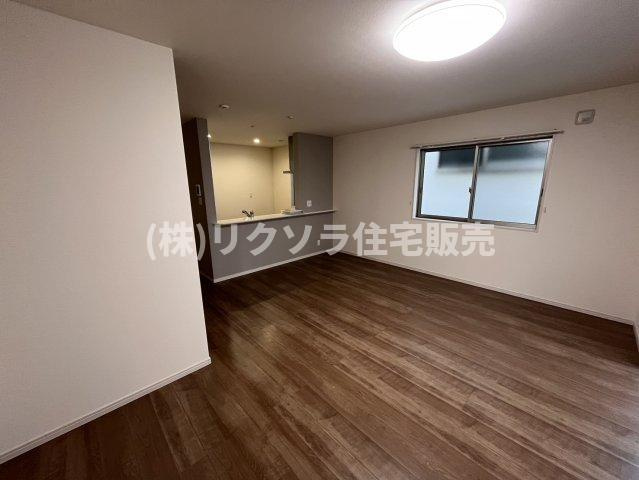 長栄寺町　一戸建ての居間・リビング|LDK18.0帖
■物件内覧・資金計画相談・住宅ローン相談、リフォーム相談、お問合せ受付中■
※当日・翌日のご内覧、ご相談はお電話でのお問合せがスムーズです！