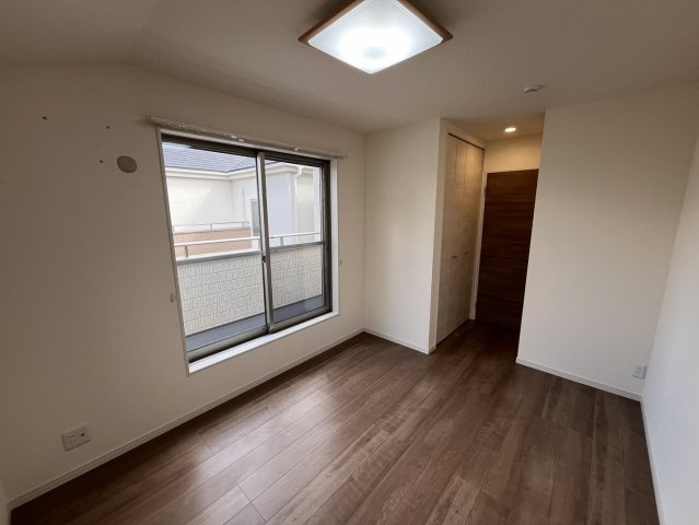 長栄寺町　一戸建ての子供部屋|洋室6.75帖　収納付き
■物件内覧・資金計画相談・住宅ローン相談、リフォーム相談、お問合せ受付中■
※当日・翌日のご内覧、ご相談はお電話でのお問合せがスムーズです！