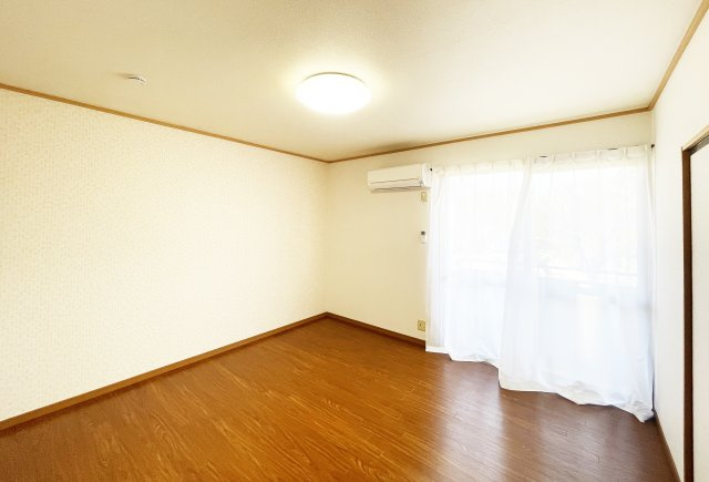 徳島市南田宮２丁目のアパートの居間・リビング