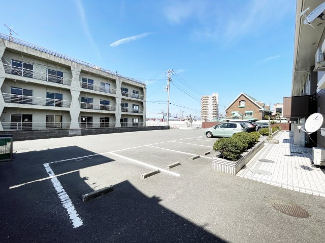徳島市南田宮２丁目のアパートの駐車場