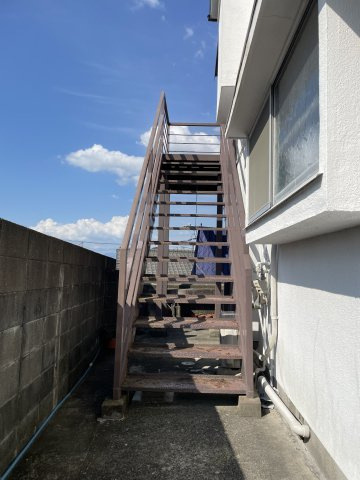 高倉アパートのバルコニー