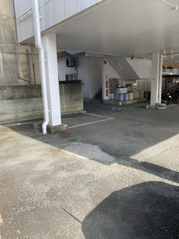 高倉アパートの駐車場