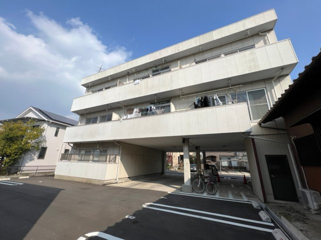 ニューメゾン石川の外観