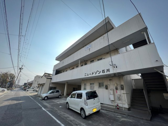 ニューメゾン石川のエントランス