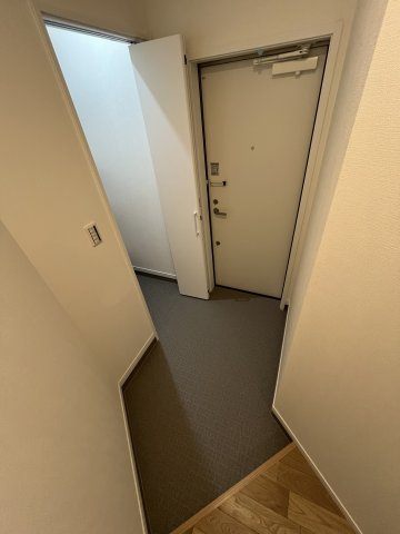 ベイホーム市川の玄関