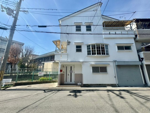 寝屋川市点野5丁目　中古戸建の前面道路含む現地写真