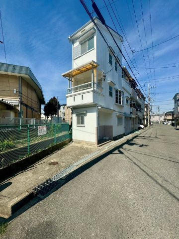 寝屋川市点野5丁目　中古戸建の前面道路含む現地写真