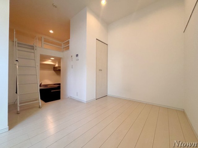 【居間・リビング】 | Ｋレジデンス名駅 | こちらのリビングで趣味の時間をお楽しみください