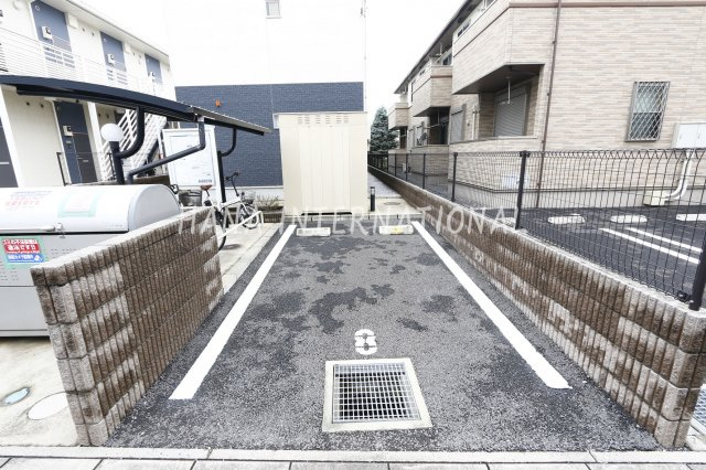 レオネクレストタウンＧの駐車場