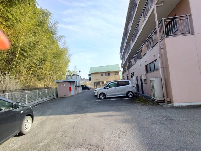 湖南市菩提寺西１丁目の店舗事務所の駐車場|駐車場です