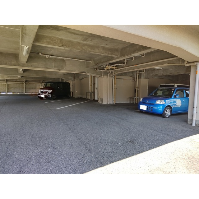 ソレイユオブサの駐車場