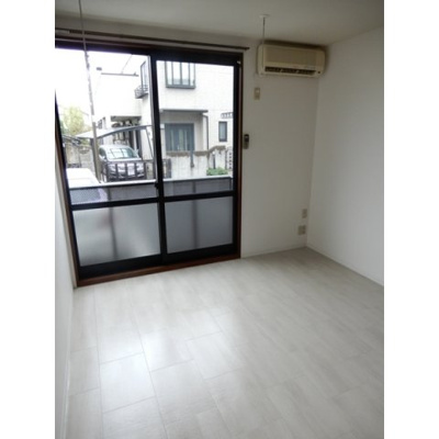 【居間・リビング】 | グレイスコート | ゆったりとした居間です