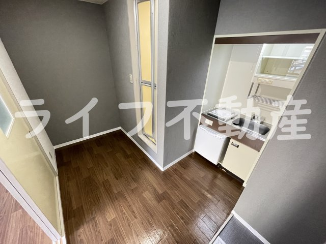 エスタイル小阪の内装|明るい色調の室内です